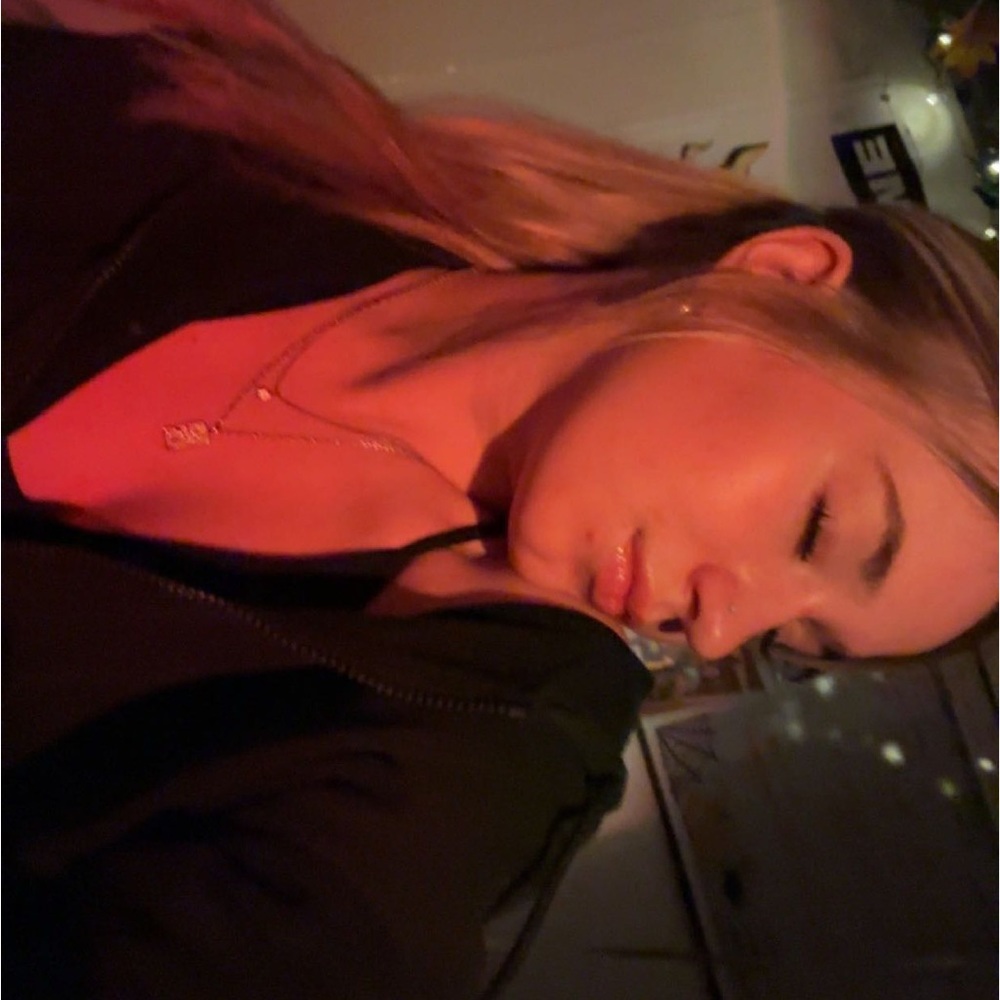 Meet your Posher, Anya